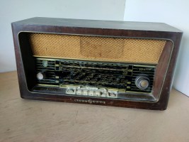 Loewe opta truxa 1701W radio (1)